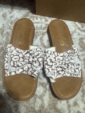 Blowfish Malibu Saturn Sandal - Boba Tea City Kitty